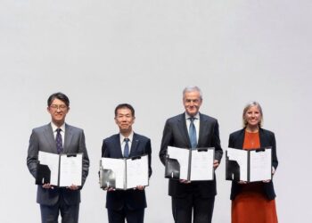 Hino, Fuso, Daimler dan Toyota Bakal Merger