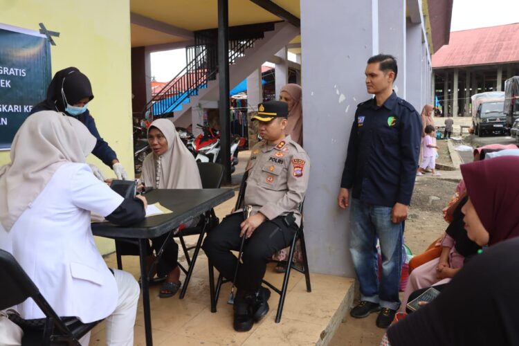 Polres Solok Selatan menggelar bakti kesehatan massal yang menyentuh langsung denyut kehidupan masyarakat kecil. IST