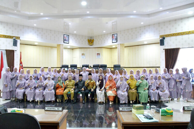 Ikatan Keluarga Dewan (IKADE) Kabupaten Agam masa bakti 2024–2029 resmi dilantik. IST