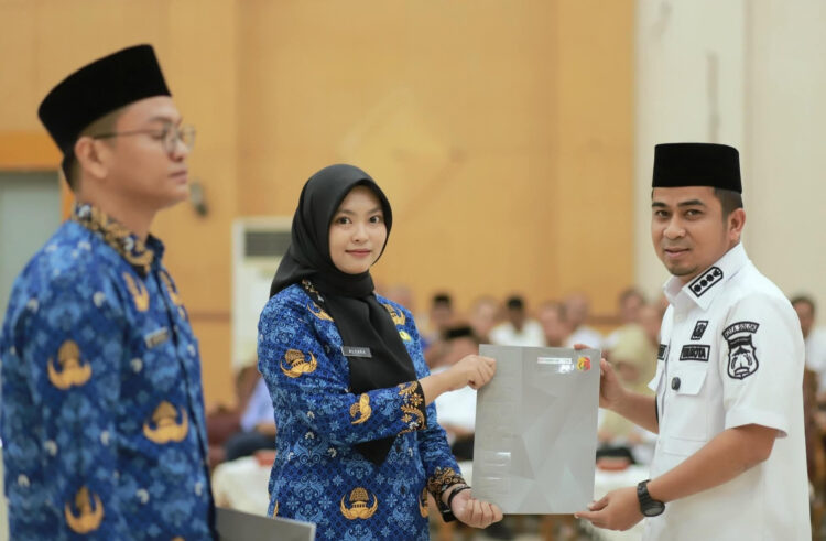 112 orang Calon Pegawai Negeri Sipil (CPNS) yang telah dinyatakan lulus seleksi CPNS Formasi Tahun 2024, menerima Surat Keputusan (SK) Pengangkatan. IST