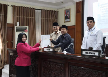 Gelar Paripurna Tiga Hari Berturut, DPRD dan Pemko Bukittinggi Hantarkan Tiga Ranperda