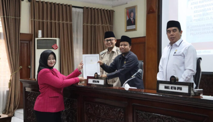 Gelar Paripurna Tiga Hari Berturut, DPRD dan Pemko Bukittinggi Hantarkan Tiga Ranperda