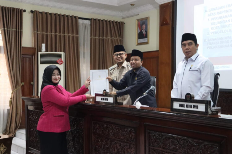 Selama tiga hari DPRD Kota Bukittinggi menggelar rapat paripurna dengan agenda hantaran rancangan peraturan daerah (ranperda) tentang pertanggungjawaban pelaksanaan APBD tahun anggaran 2024 dan hantaran dua ranperda inisiatif DPRD Bukittinggi. IST