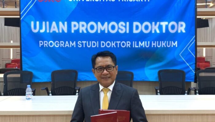 Bupati Padang Pariaman John Kenedy Azis Raih Gelar Doktor Ilmu Hukum dengan Predikat Cum Laude