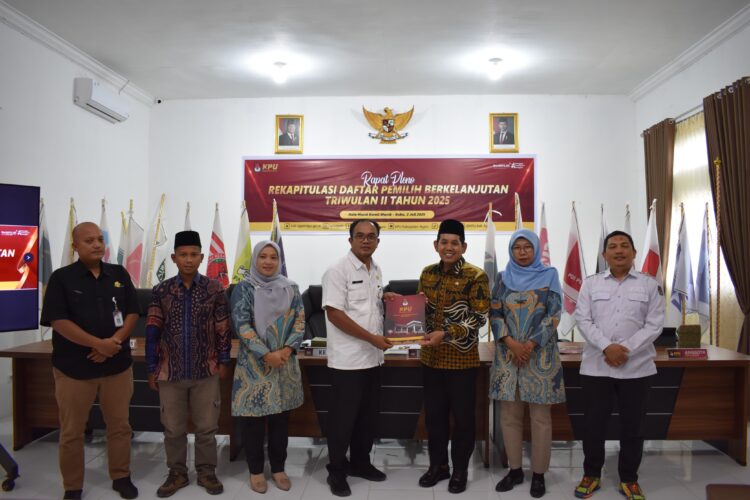KPU Agam Gelar Rapat Pleno Rekapitulasi Daftar Pemilih Berkelanjutan Triwulan II Tahun 2025. IST