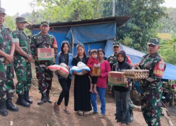 Masih Ada Warga Tinggal di Gubuk Reot, Koramil Harau Datang Membantu