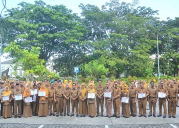Pemko Padang Berikan Penghargaan Employee of The 1st Semester 2025
