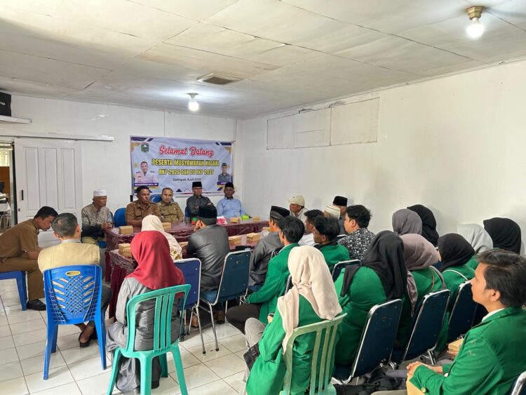 Pemerintah Nagari Salimpek menerima kedatangan mahasiswa KKN Univesritas Andalas (UNAND),  di aula Kantor Wali Nagari Salimpek, Selasa  (8 /7/2025). IST