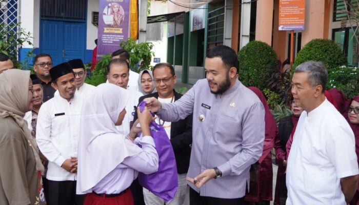 Kartu Padang Juara Sasar Belasan Ribu Siswa dari Keluarga Kurang Mampu