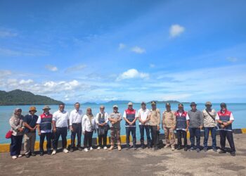 Bupati Pasbar Dampingi Tim Kemenhub Survei Lokasi Pengembangan Pelabuhan Teluk Tapang