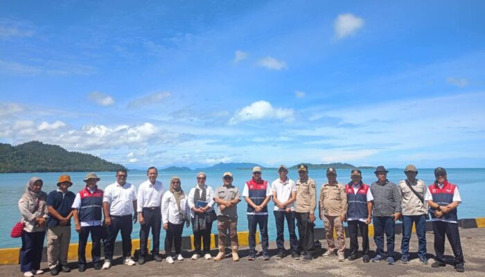 Bupati Pasbar Dampingi Tim Kemenhub Survei Lokasi Pengembangan Pelabuhan Teluk Tapang