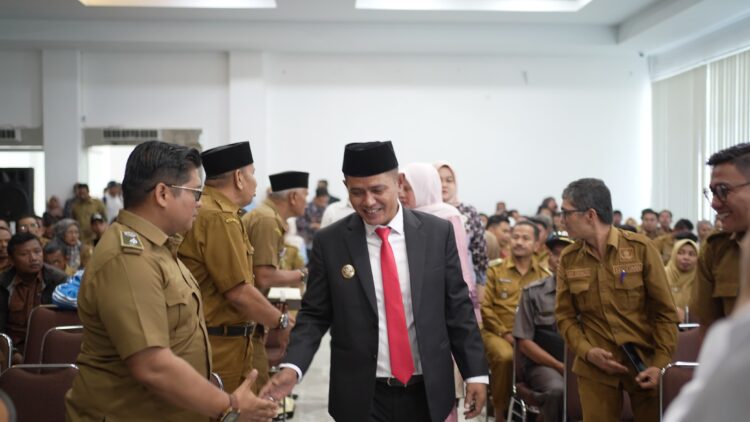 Bupati Solok Jon Firman Pandu dan Wakil Bupati Candra menghadiri kegiatan workshop evaluasi pengelolaan keuangan desa dan pembangunan desa pemerintah Kabupaten Solok tahun 2025 di aula pertemuan sekretariat daerah, Selasa (1/7). IST