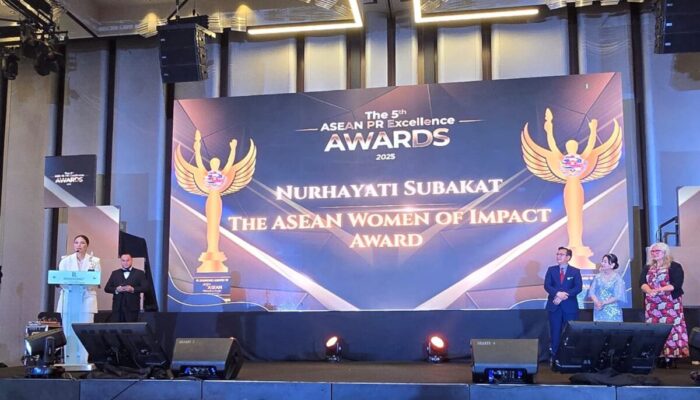 Nurhayati Subakat Terima ASEAN Women of Impact Award 2025 atas Kontribusinya dalam Inclusive Branding di Industri Kecantikan ASEAN