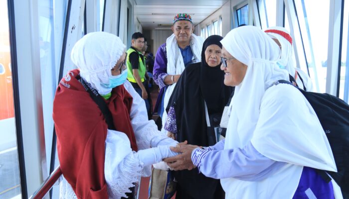 6.308 Jemaah Debarkasi Padang Telah kembali, Tiga Masih Dirawat