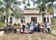 ‎Warga Korong Sungai Ibur II Nagari Sungai Sariak ‎Gotong Royong di Gedung Serbaguna