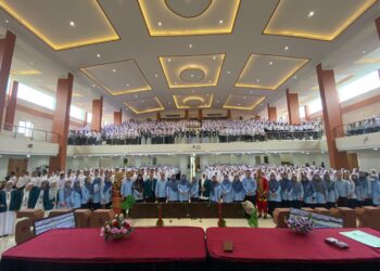 1.372 Maba Poltekkes Kemenkes Padang Ikuti PKKMB 2025