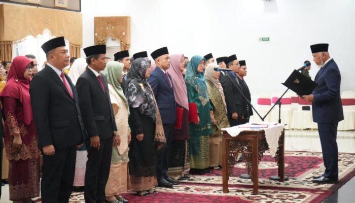 Lantik 25 Pejabat Manajerial, Gubernur Mahyeldi Tegaskan Komitmen Pelayanan Publik