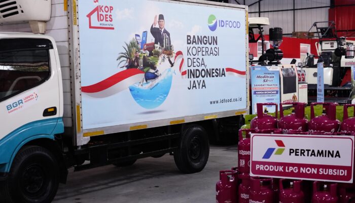 Menteri Nusron Dampingi Presiden Prabowo Resmikan 80.000 Koperasi Desa Merah Putih