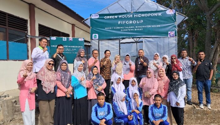 FIFGROUP Cabang Solok Resmikan Green House Hidroponik dan Gelar Jam Sosial Mengajar di SMKN 1 Gunung Talang