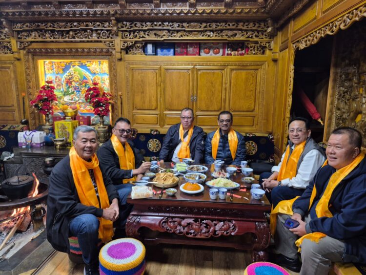 Jamuan makan siang masakan halal oleh tokoh Suku Mosuo di Desa Luoshui, Danau Lugu. IST