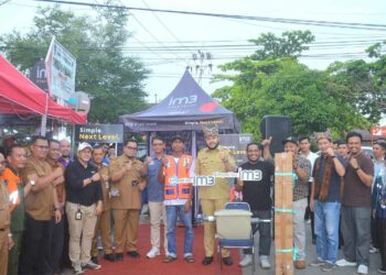 Wali Kota Padang Fadly Amran meresmikan Pasar Kuliner Jati. IST