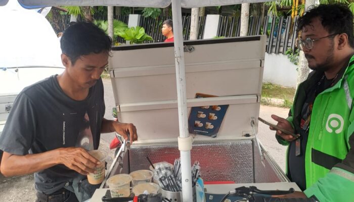 Kopi Gerobak dan Gaya Hidup Praktis Warga Kota