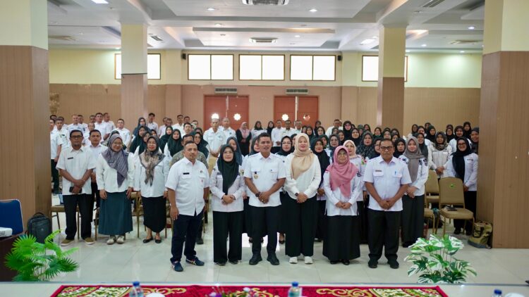 Foto bersama Bupati Solok Jon Firman Pandu dalam komitmen pencegehan stunting. IST