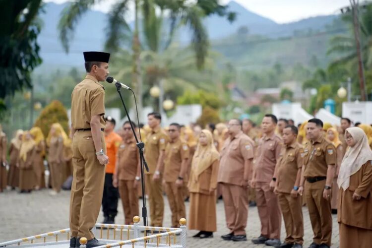 Apel Gabungan ASN yang digelar di Halaman Kantor Bupati Solok Selatan, Senin (7/7/2025). IST