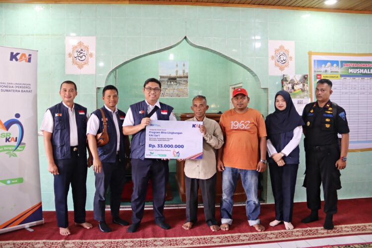 PT KAI Divre II Sumbar menyalurkan bantuan dalam Program Bina Lingkungan (BL) di wilayah kota Padang. IST