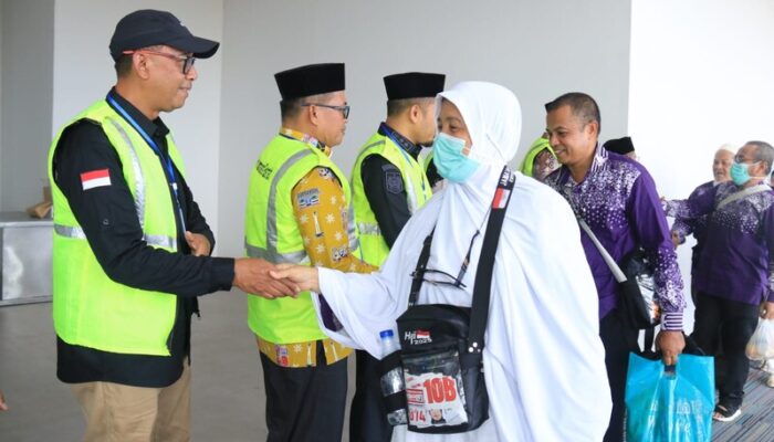 Kloter 12 Tiba di Padang, Pemerintah Payakumbuh Antarkan Koper Jemaah Hingga Depan Pintu