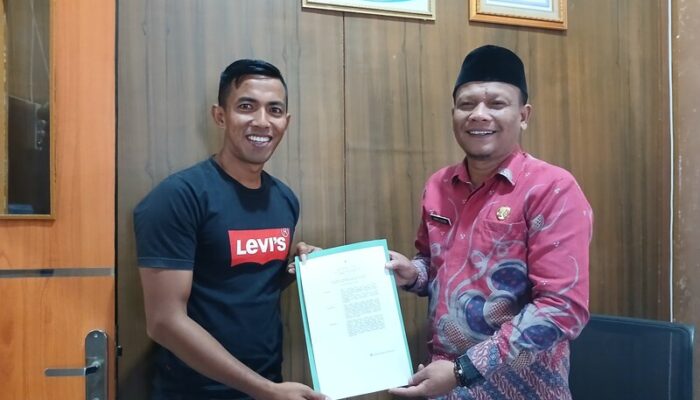 Putra Tanjung Resmi Jabat Kepala Jorong Padang Ambacang, SK Diserahkan Wali Nagari