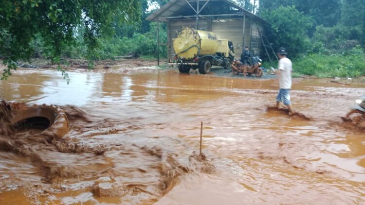 Kondisi banjir yang melanda Kabupaten Morowali, Provinsi Sulawesi Tengah pada Senin (7/7).

Sumber Foto: BPBD Kabupaten Morowali