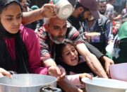 Warga Palestina Ditembaki Saat Antre Makanan