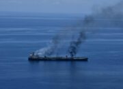 Serangan Houthi Tenggelamkan Kapal di Laut Merah