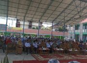 Wawako Bagikan Seragam Gratis di MTsN 6 Padang