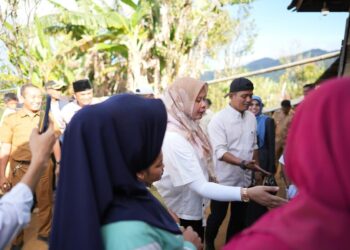Bupati Solok Kunjungi Warga Butuh Bantuan