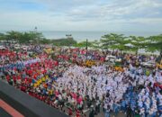 Ribuan Warga Kota Lintas Suku dan Agama Gelar Aksi Bersih Bersih Pantai Padang
