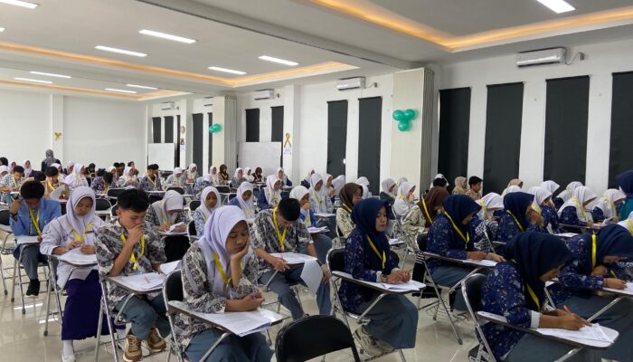 Puncak Lustrum ke-IV, 141 Siswa Ikuti Olimpiade Sains di STIFARM Padang