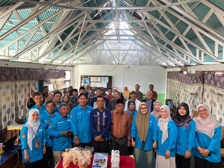 Seluruh dosen UNP Prodi Agribisnis, pengurus Koperasi Al-Barkah, mahasiswa KKN serta perangkat nagari usai memberikan pendampingan komprehensif. IST