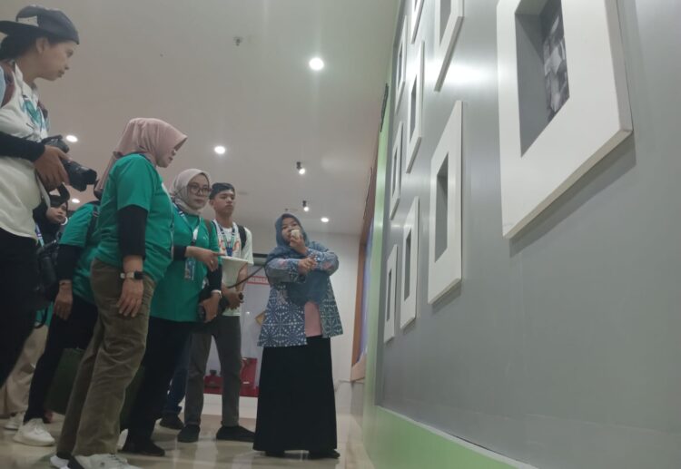 Kunjungan peserta ICCN melihat museum rendang yang berada di Museum Adityawarman Padang, Kamis (7/8). KIKI NOFRIJUM
