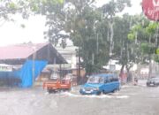 Hujan Deras, Banjir Rendam Kawasan Alai, Kendaraan Banyak Mogok