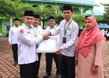 Nikahkan Catin Arungi Sungai, Kemenag Sumbar Beri Penghargaan pada Penghulu Ahad
