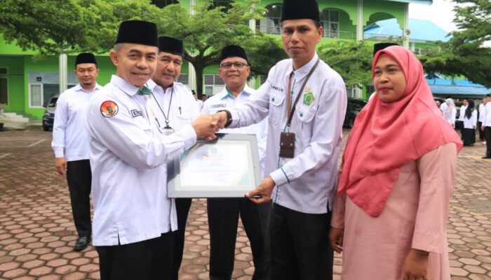 Nikahkan Catin Arungi Sungai, Kemenag Sumbar Beri Penghargaan pada Penghulu Ahad