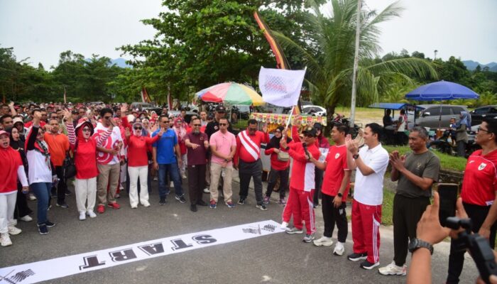 Padang Pariaman Semarakkan HUT RI ke-80, Diawali Gerak Jalan Jantung Sehat