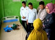 Bupati Pasaman Welly Suhery Bersama Istri Besuk Balita Penderita Kekurangan Gizi