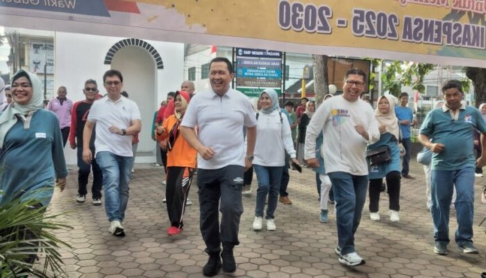 Wagub Lemhannas RI Olah Raga Bersama Ratusan Alumni SMPN 1 Padang