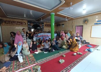 Kelompok Majelis Taklim Diberi Sosialisasi Pemanfaatan dan Pembuatan Bedak Tabur Buah Rotan sebagai Tabir Surya Alami