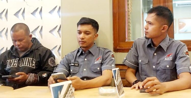 Ketua Pelaksana Kopdarnas 7 KPPS Indonesia, Frans Kurniawan didampingi Sekretaris Diki memberikan keterangan kepada wartawan. IST