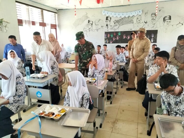 Hari pertama pelaksanaan MBG di Koto Baru Kabupaten Dharmasraya