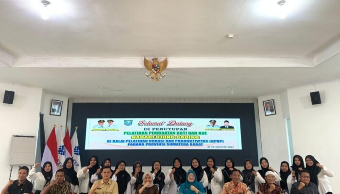 UMKM Ujung Gading Diberi Pelatihan Pembuatan Kue